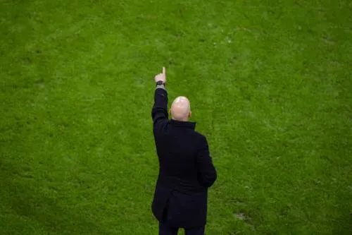 Jarige Ten Hag krijgt gewenste cadeau