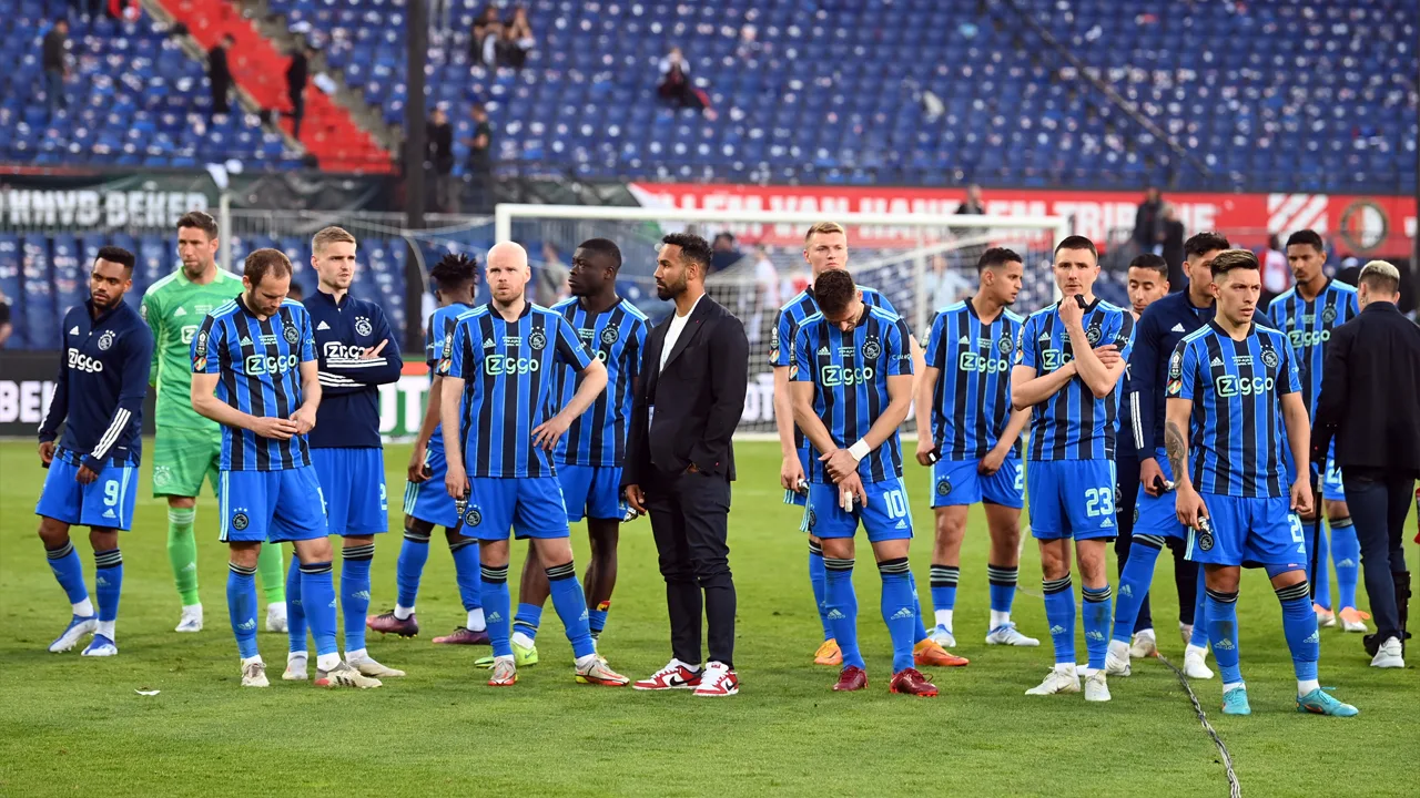 'Het schijnt één grote chaos te zijn in de selectie van Ajax onderling'
