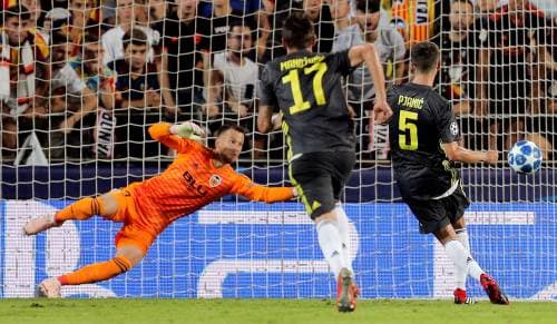 Juventus na rood voor Ronaldo langs Valencia