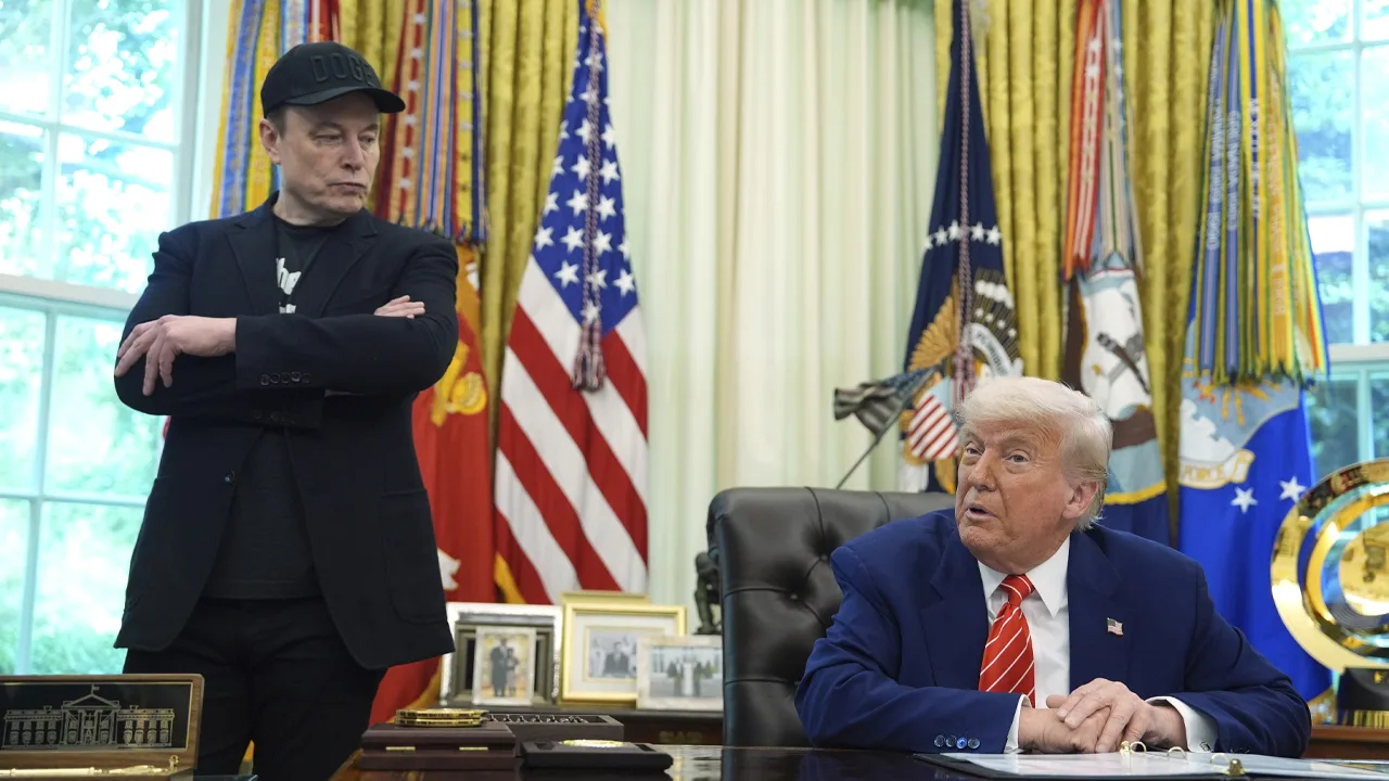 Trump noemt het belachelijk dat Musk nieuwe partij begint: 'Hij is volledig de weg kwijt'