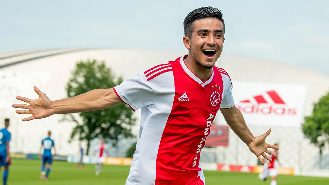 Ajax Onder 19 geeft 'grote' Ajax het goede voorbeeld