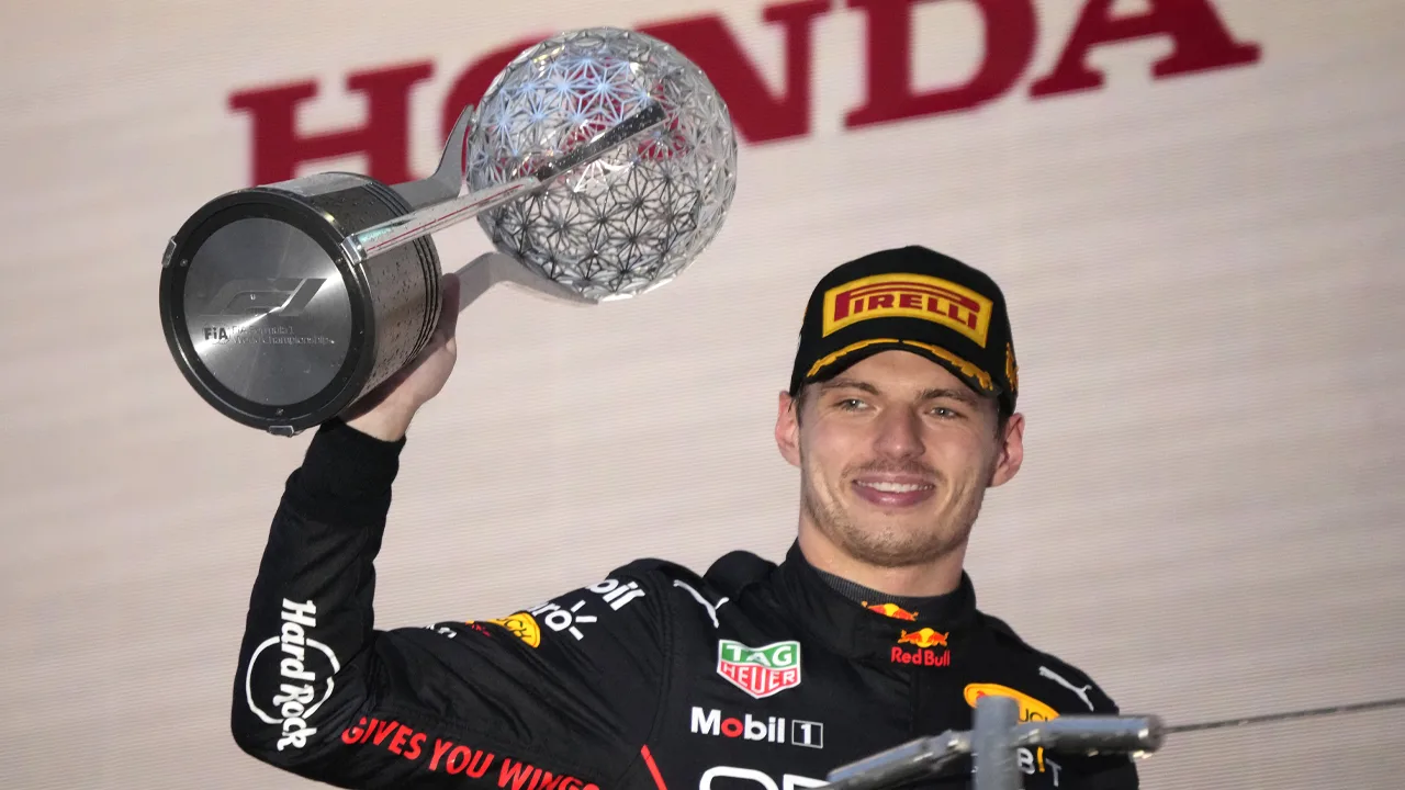 Verstappen voegt zich in rijtje illustere wereldkampioenen