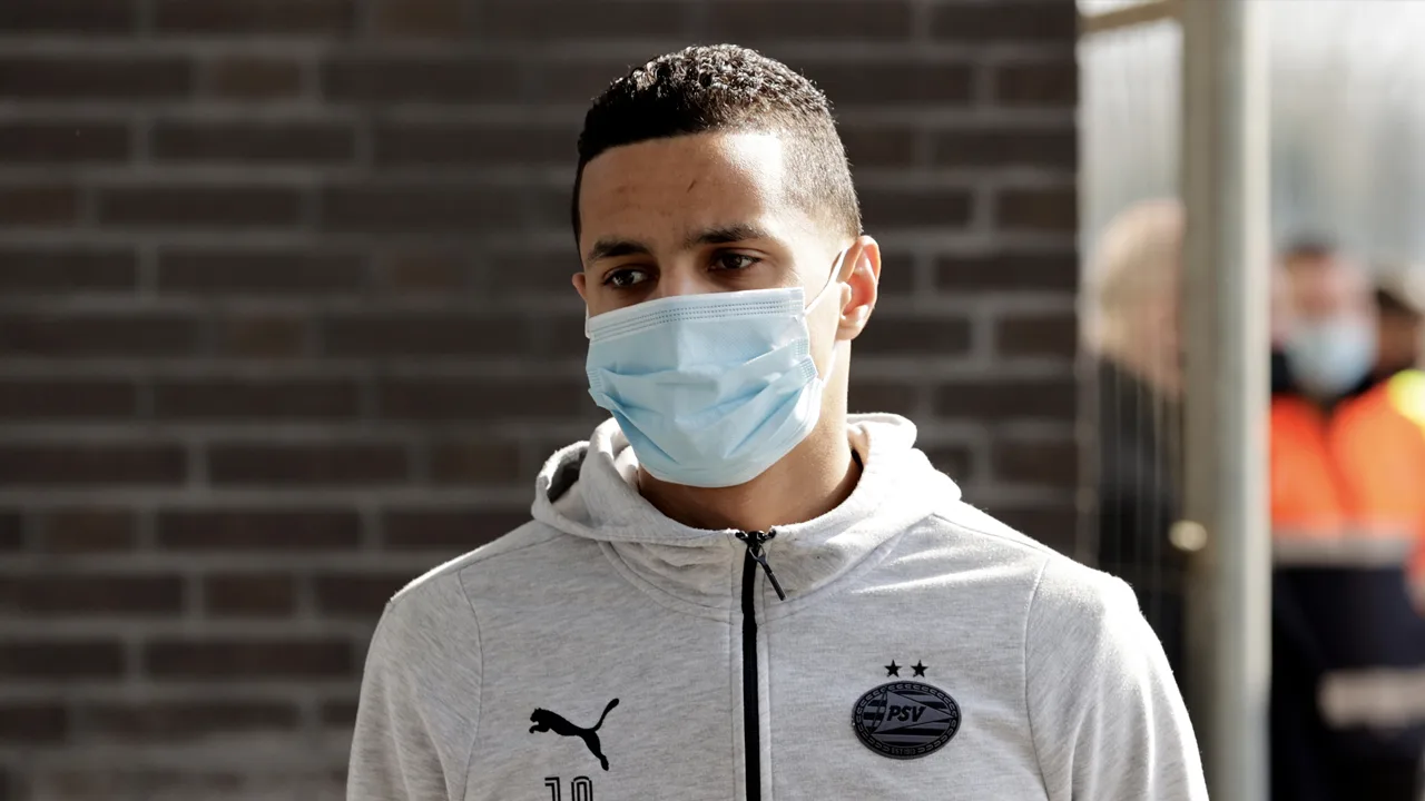 PSV-supporters richten zich tot Ihattaren: 'Is de roem je nu al naar het hoofd gestegen?’