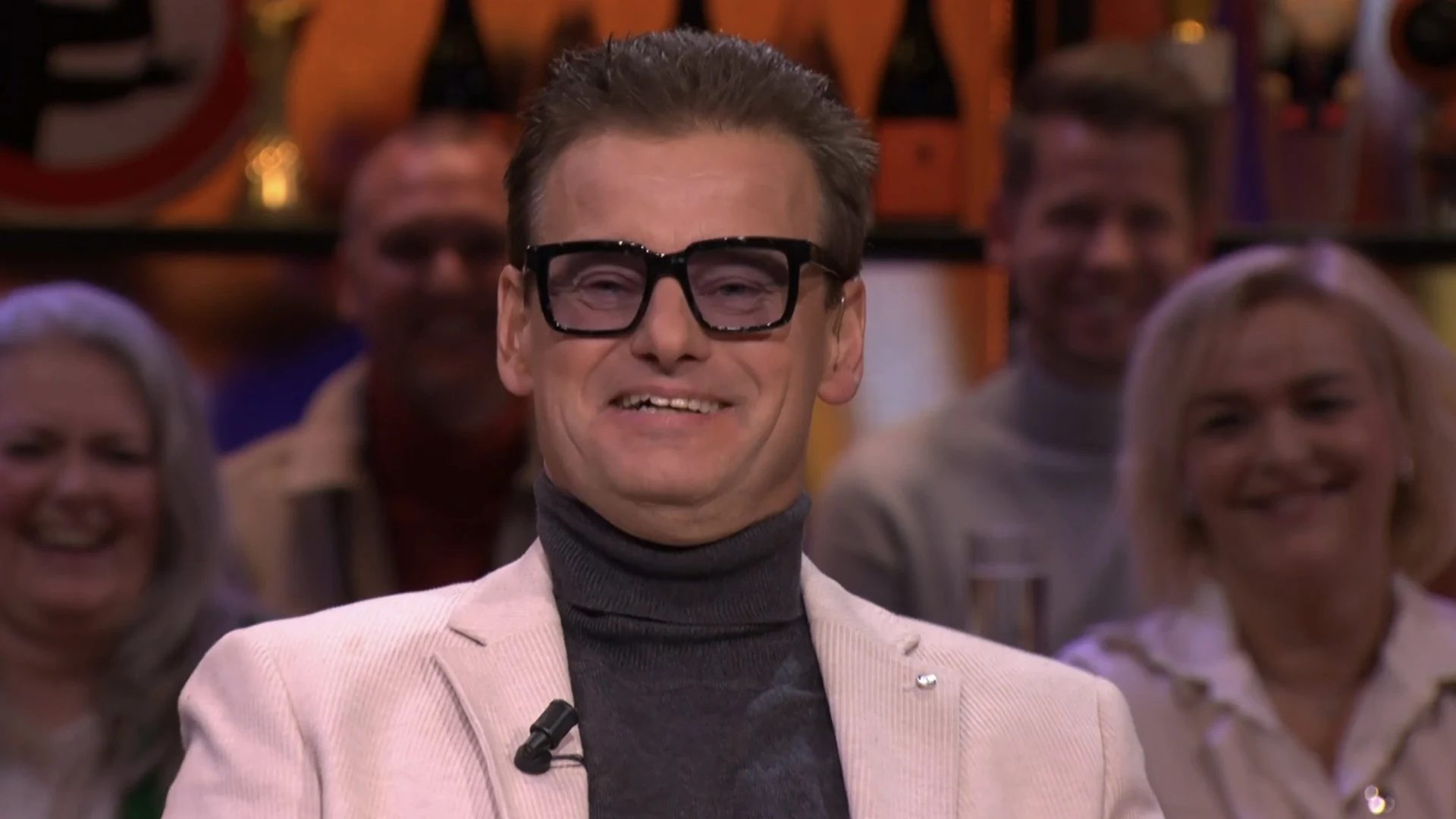 Wilfred neemt de proef op de som: is de veelbesproken bril van René echt of nep?