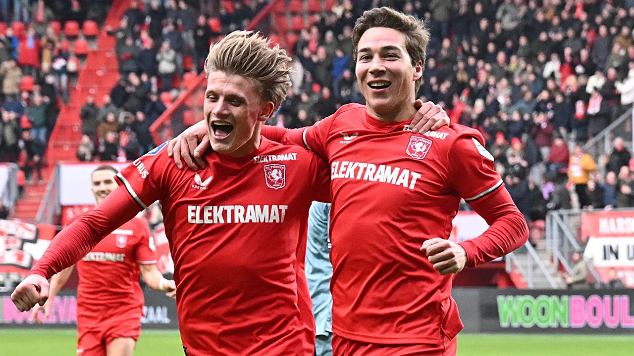Sem Steijn leidt FC Twente met een hattrick naar ruime zege op Willem II