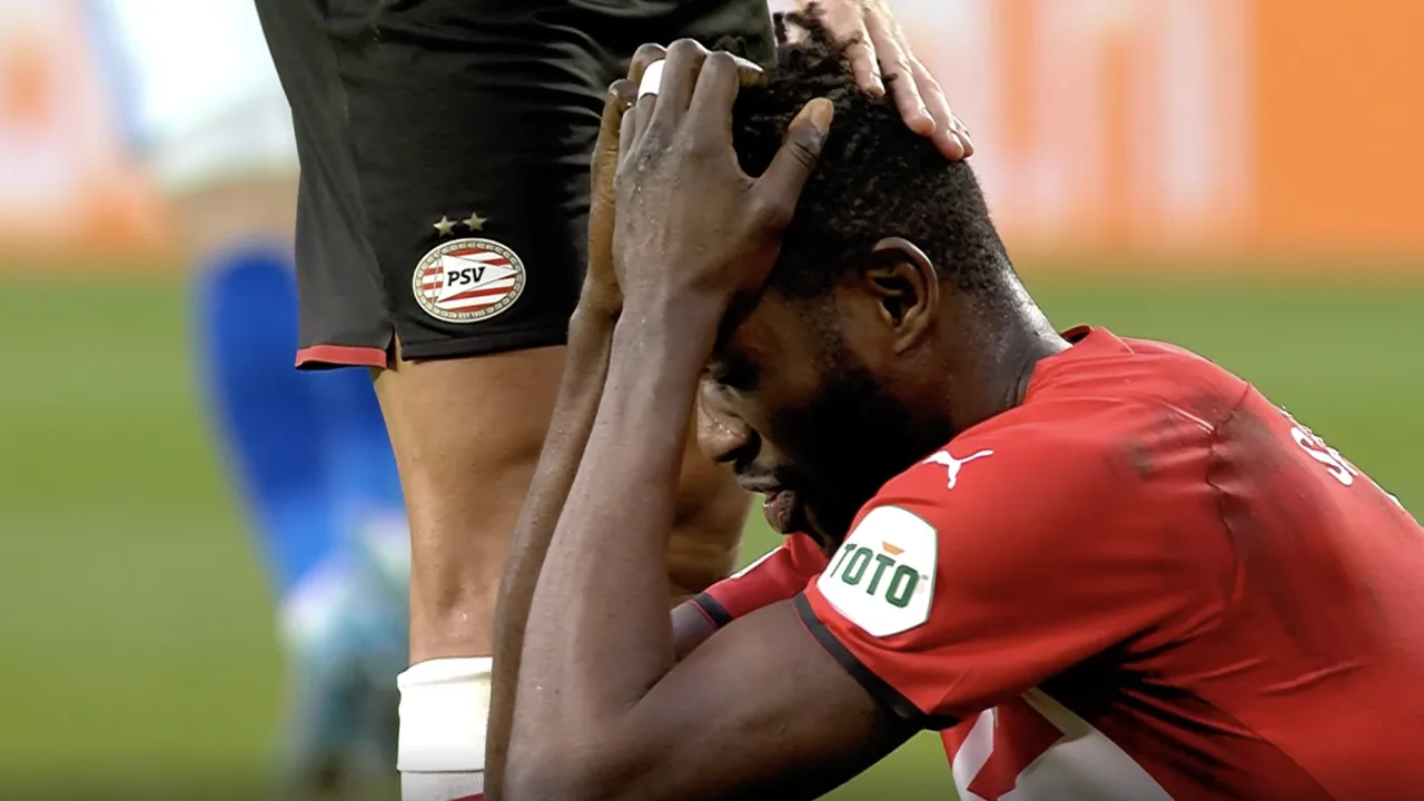 KANS: Sangaré heeft de 2-0 op z'n schoen, maar schiet hoog over