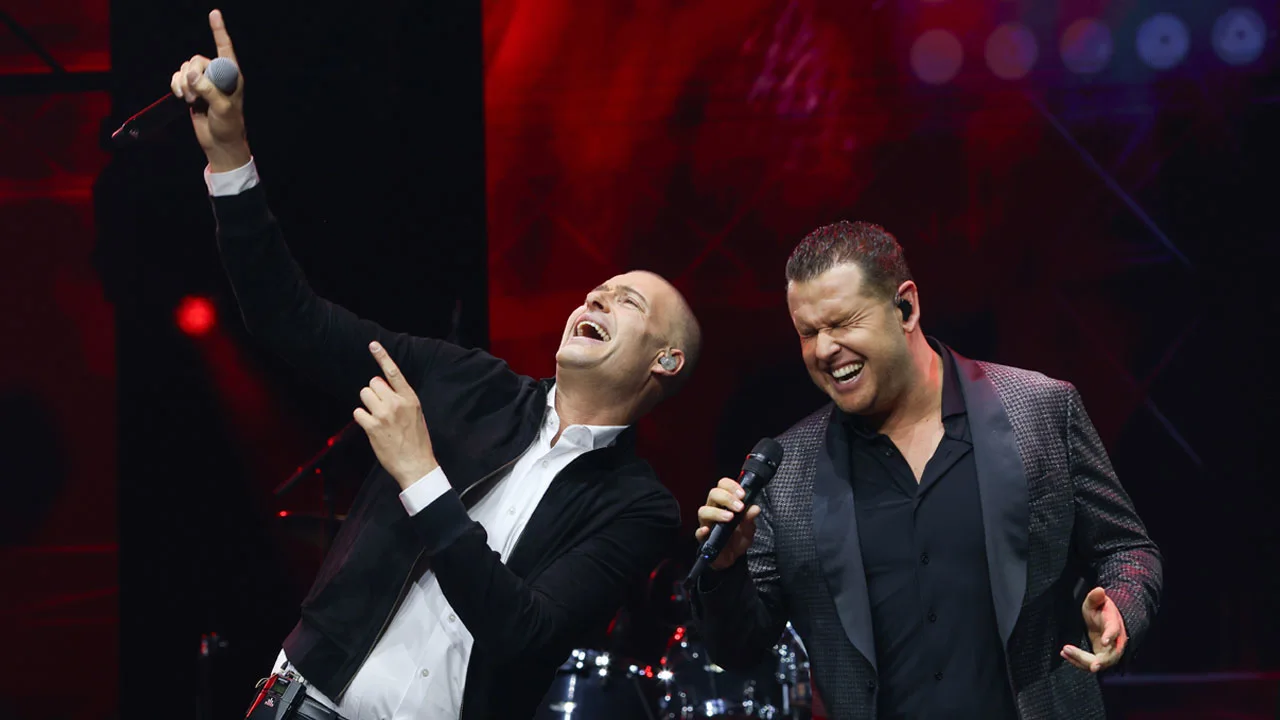 Lange Frans en John West treden vanavond op bij De Oranjezondag!
