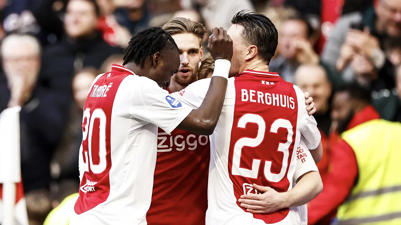 'Ajax speelt met bijzonder jubileumtenue tegen AZ; eerste schets uitgelekt'