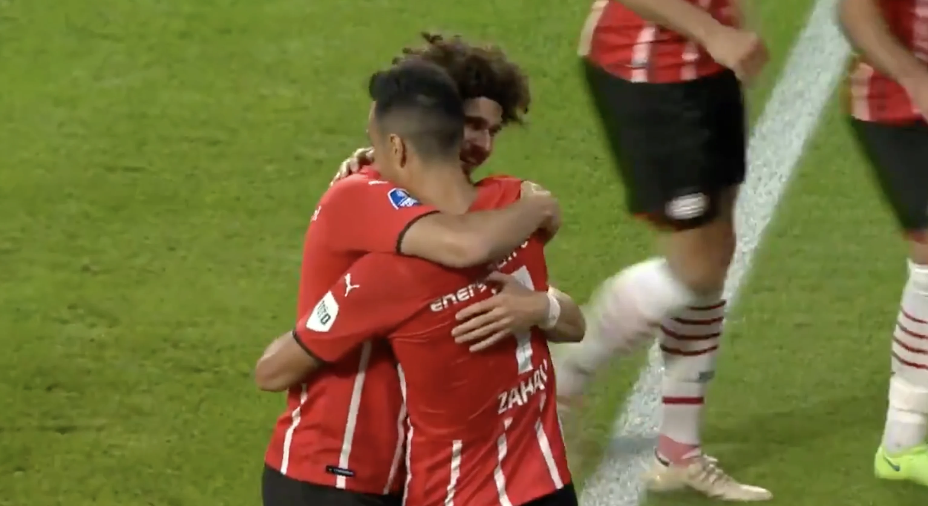 VIDEOGOAL: Zahavi zet PSV op 2-0 voorsprong 