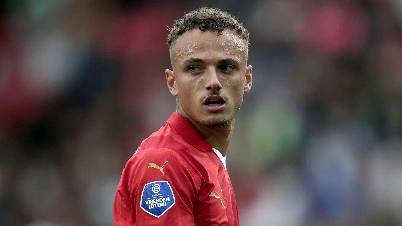 Noa Lang keert na bijna vier maanden terug in basiselftal PSV