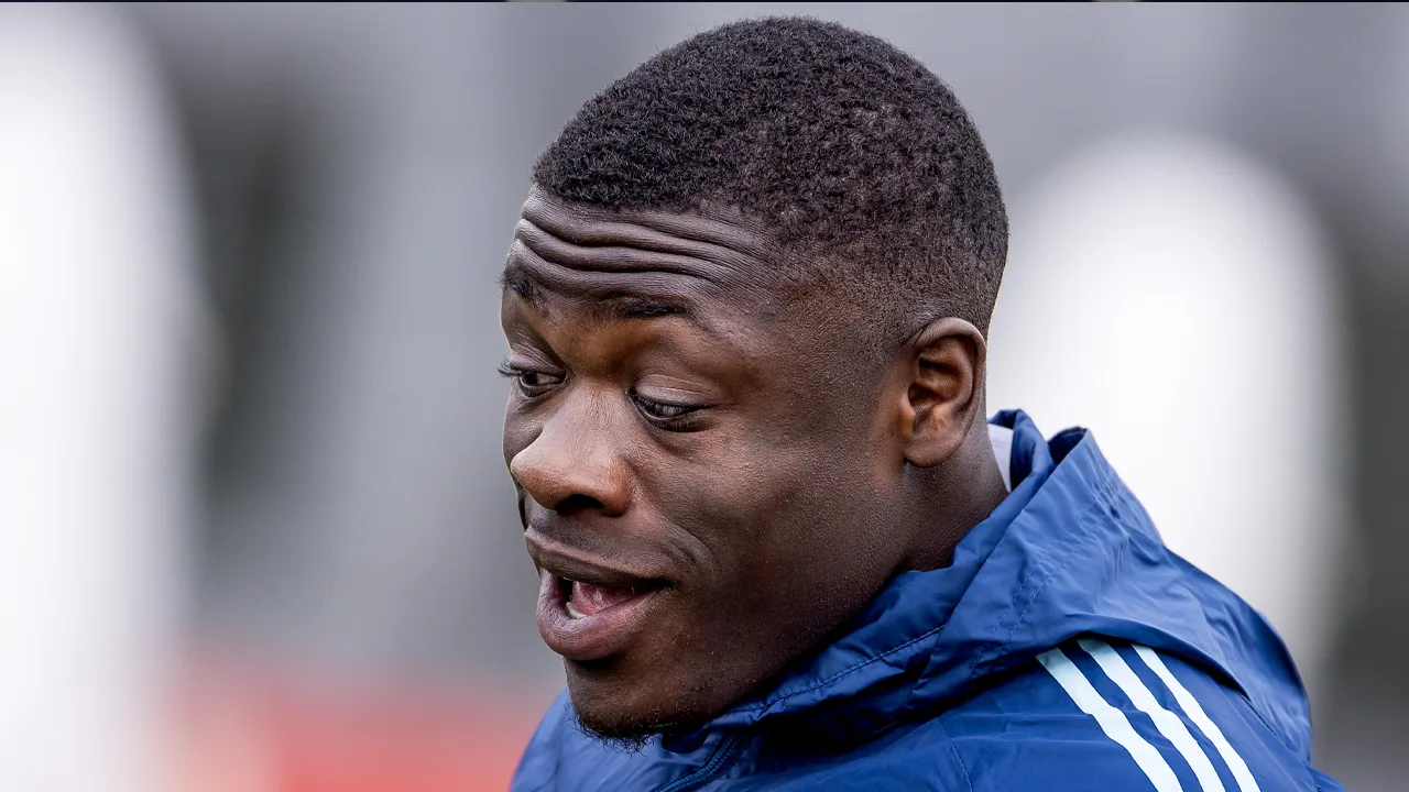 Brobbey haalt gram bij Almere City: 'Je kan je bal halen op sportpark De Toekomst'