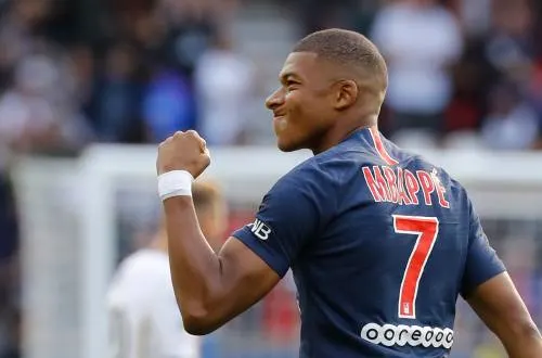 Hoofdrol Mbappé bij zege Paris Saint-Germain