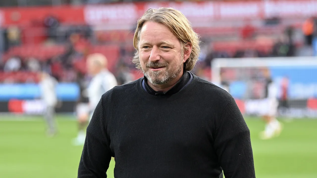 Mislintat doet transferbelofte aan Ajax-fans: 'We kunnen iets verwachten in de komende weken'