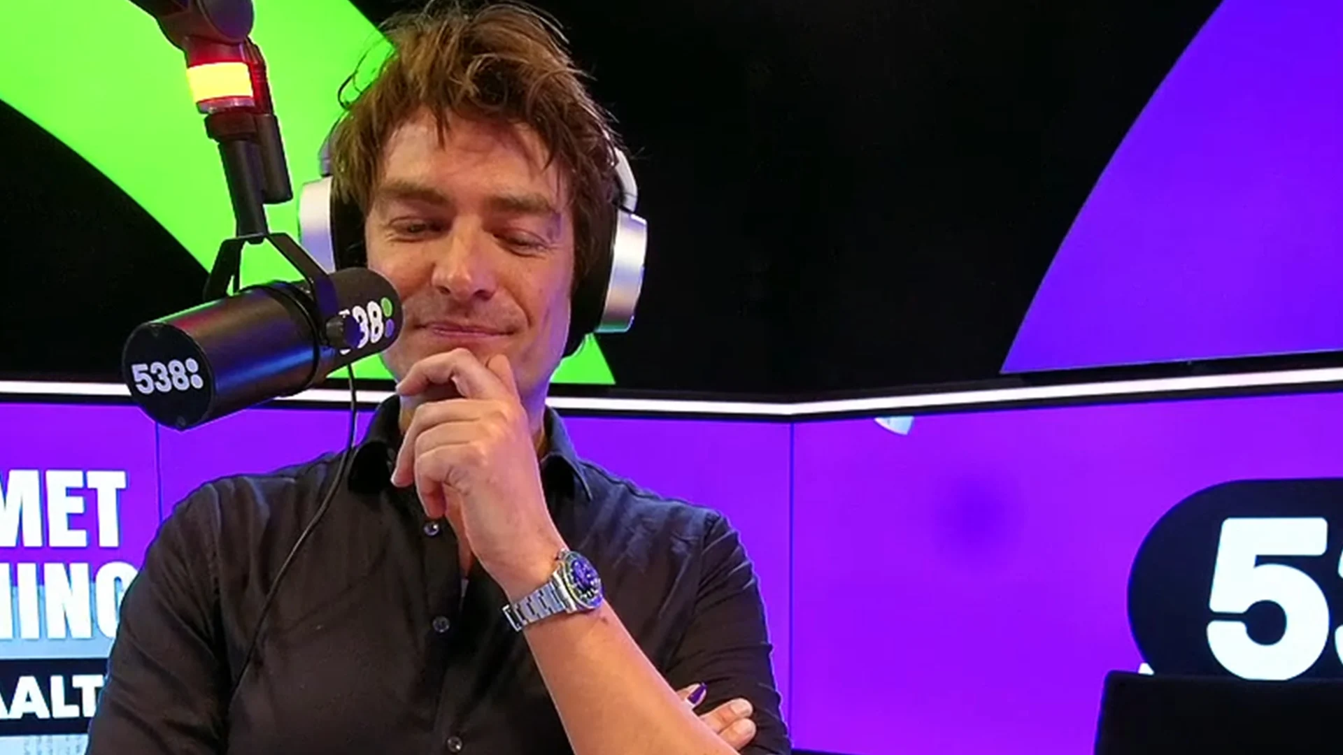 Frank is weer terug in de show na het overlijden van zijn broer, Jensen.