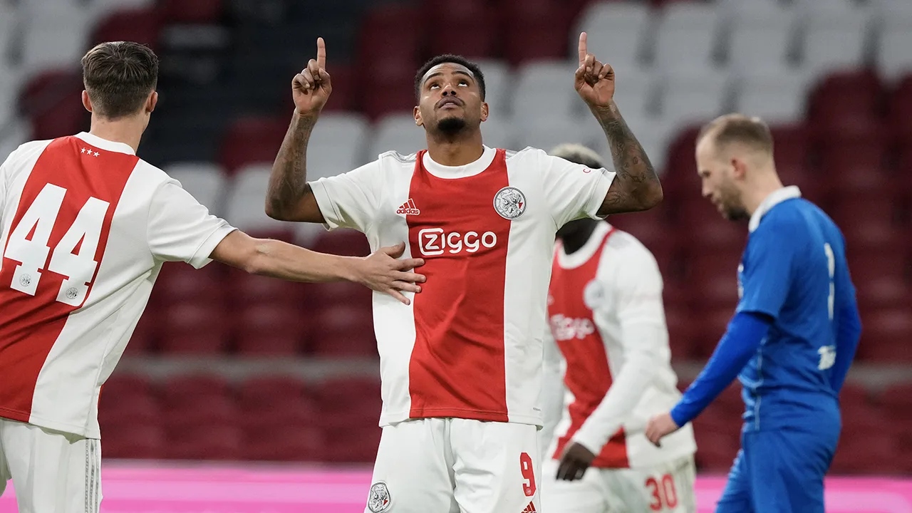 BVV Barendrecht houdt schade beperkt tegen pover Ajax