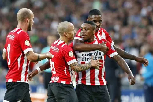 PSV met 21 spelers naar Barcelona