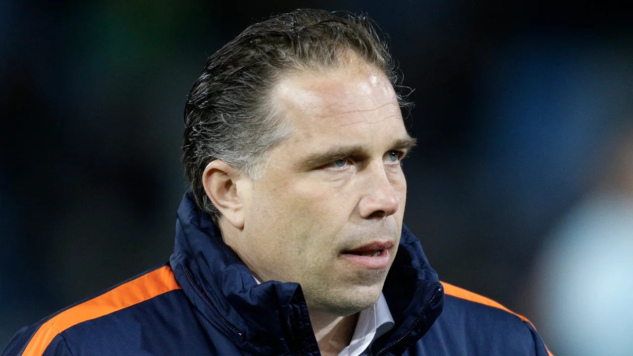 'De afstand tussen Oranje en Jong Oranje was enorm groot'