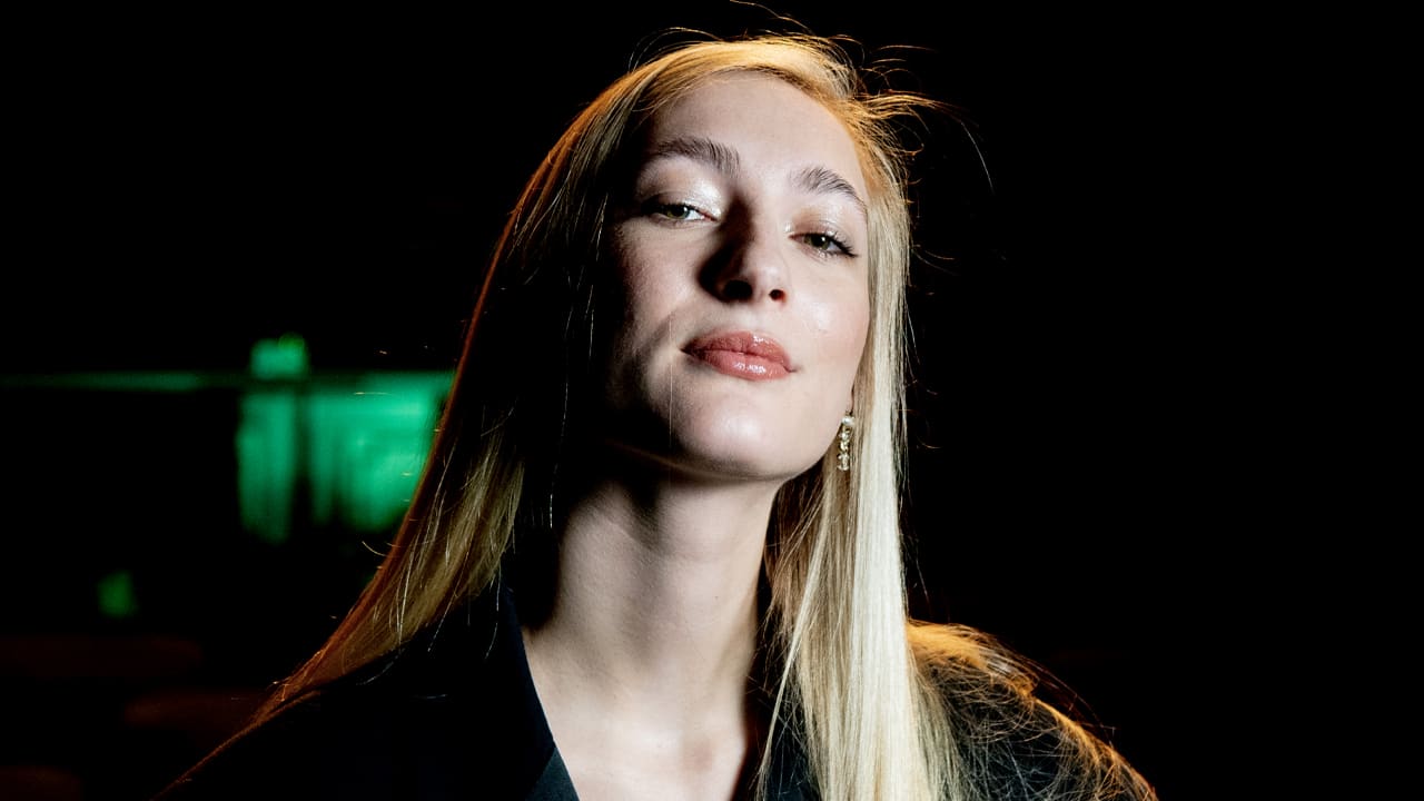 Tweelingbroer zangeres S10 overleden na val van flat: 'Onderwereld, bedankt'