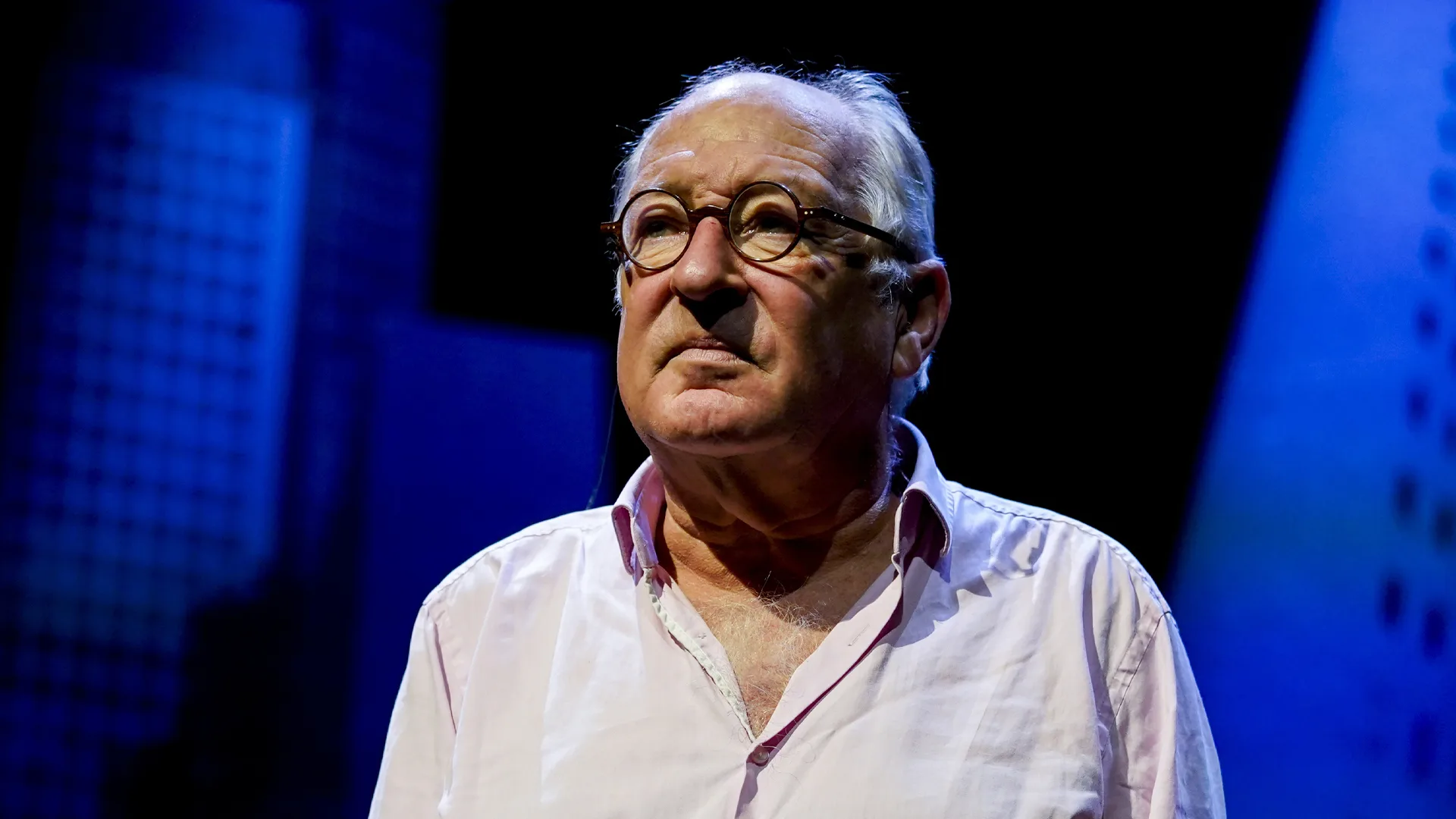 Youp van 't Hek gepikeerd over afscheidscadeau BNNVARA: ‘Tijdelijke clowns!’