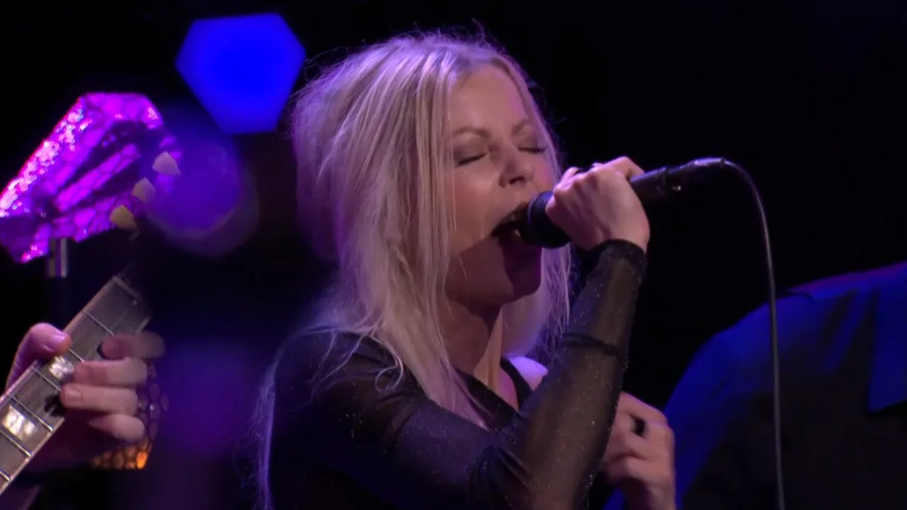 AJ Plug zorgt voor knallende opening van Vandaag Inside met 'Down On My Knees!'