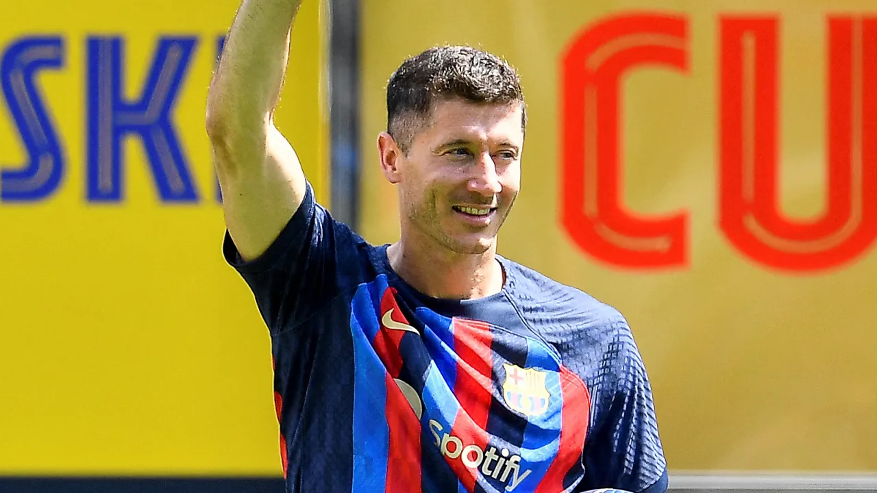 Pijnlijk teken voor Memphis: Lewandowski gepresenteerd met rugnummer 9