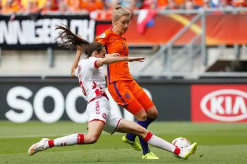 Voetbalsters in play-offs WK tegen Denemarken