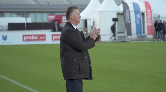 GENIETEN: Van Gaal langs de lijn