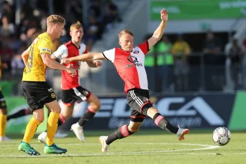 Van Bronckhorst steunt Larsson