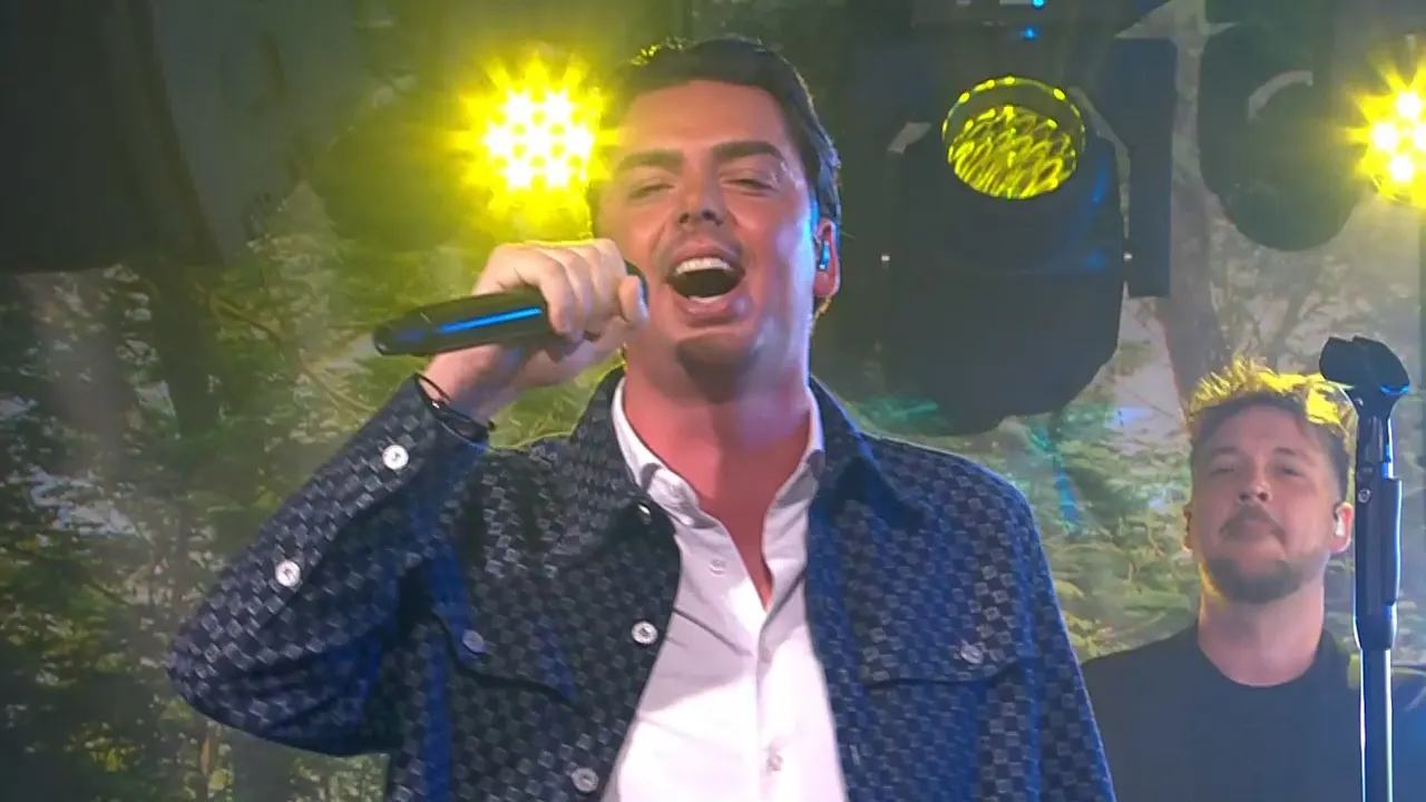 Yves Berendse zorgt met 'Terug In De Tijd' voor een feestelijke opening van De Oranjezomer!