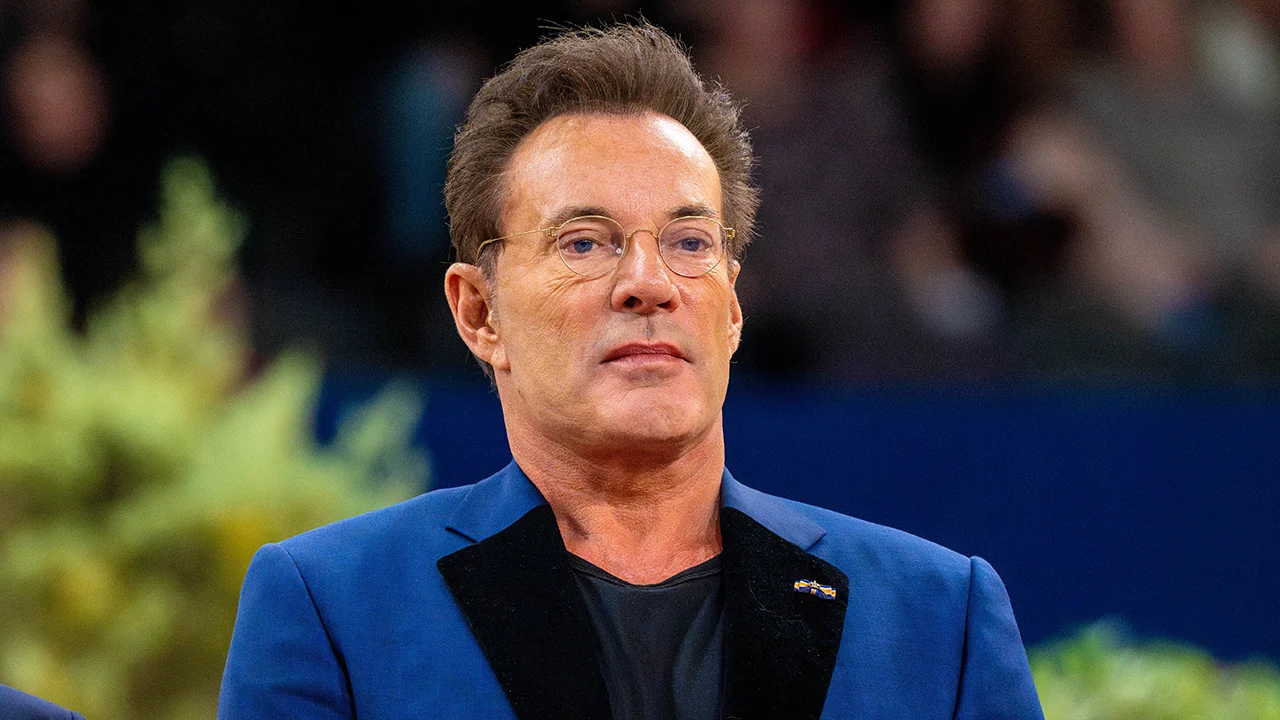 Gerard Joling baalt van gipsbeen: 'Weinig drank, geen seks...'