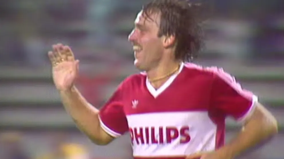 CLASSIC: Wereldgoal René van der Gijp (PSV-AZ, 1985)
