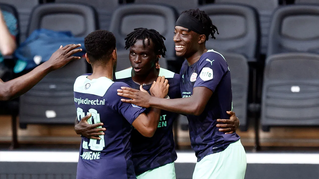 PSV wint in Almelo en spaart krachten met oog op play-offs CL