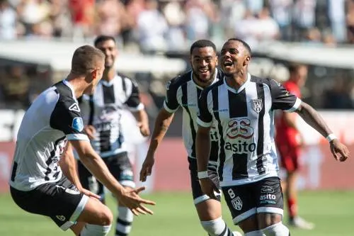 Heracles bezorgt AZ eerste nederlaag