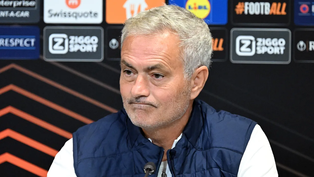 Mourinho: 'Altijd lastig tegen NL'se ploegen, behalve toen met Real Madrid en ManUtd tegen Ajax'