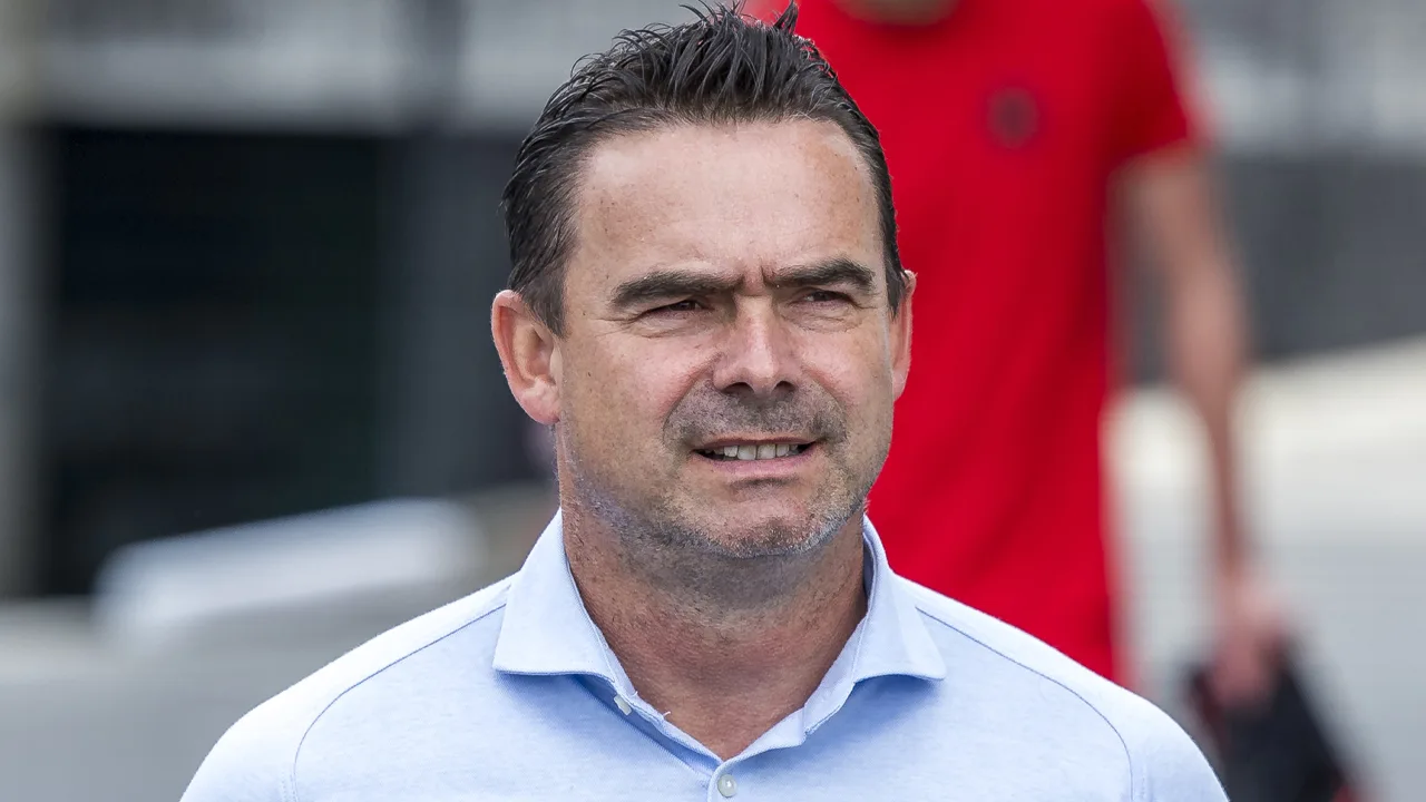 Officieel: Marc Overmars haalt Nederlandse trainer naar Antwerp FC