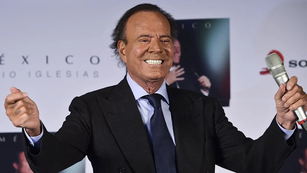 Julio Iglesias (82) door oud-personeel beschuldigd van misbruik en verkrachting