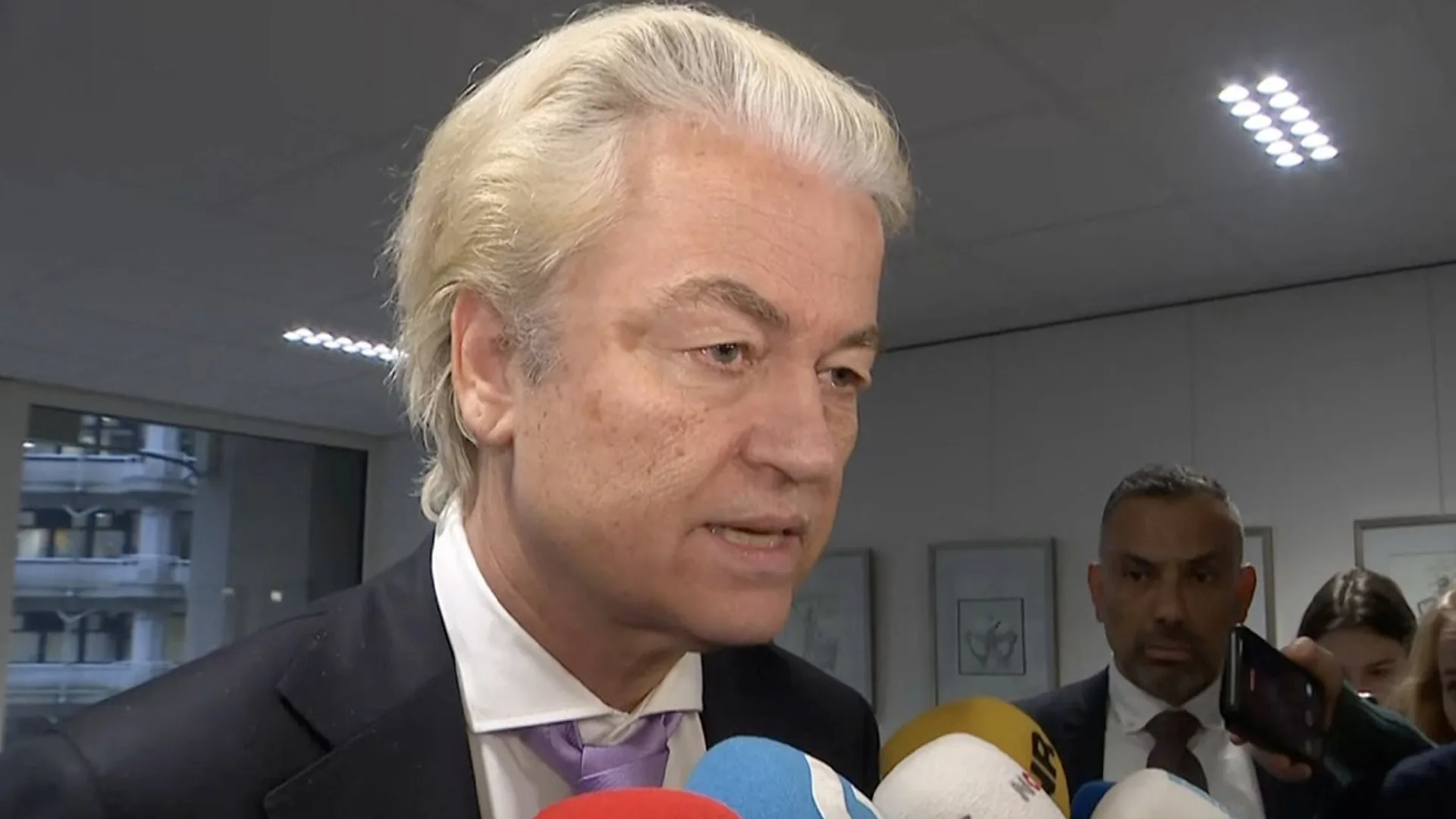 'Ik denk eerlijk gezegd dat Geert Wilders een ooglidcorrectie heeft gehad!'