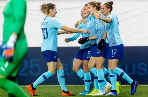Oranjevrouwen in Arnhem tegen Mexico