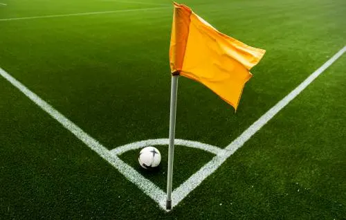 Veldwijk houdt Sparta met hattrick aan kop