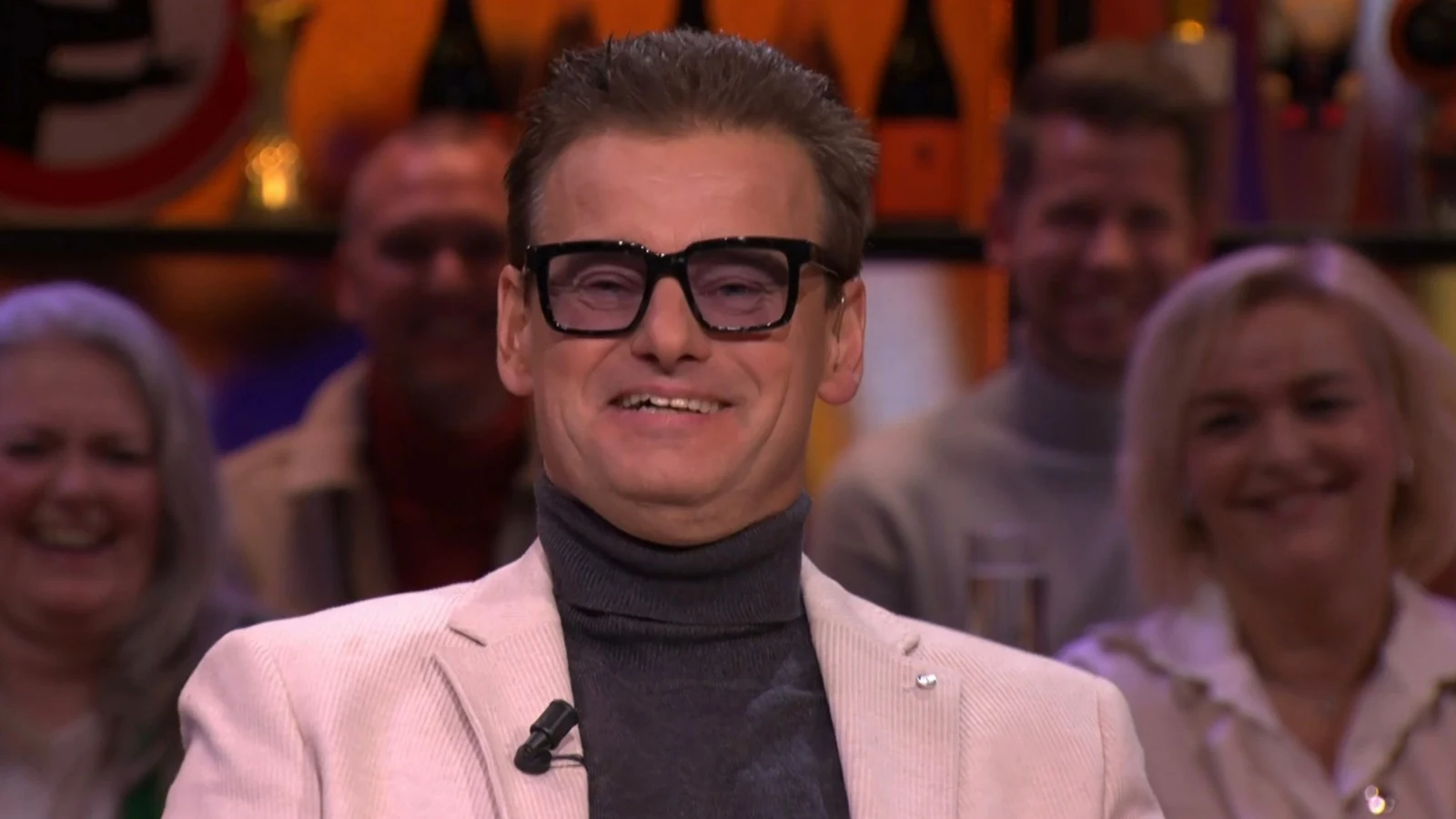 Wilfred neemt de proef op de som: is de veelbesproken bril van René echt of nep?