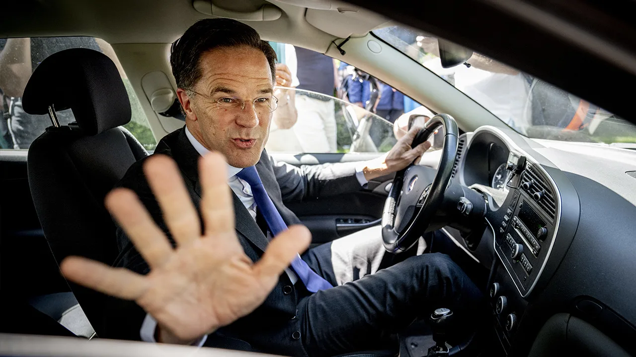 Oppositiepartijen willen Mark Rutte per direct het Torentje uitzetten