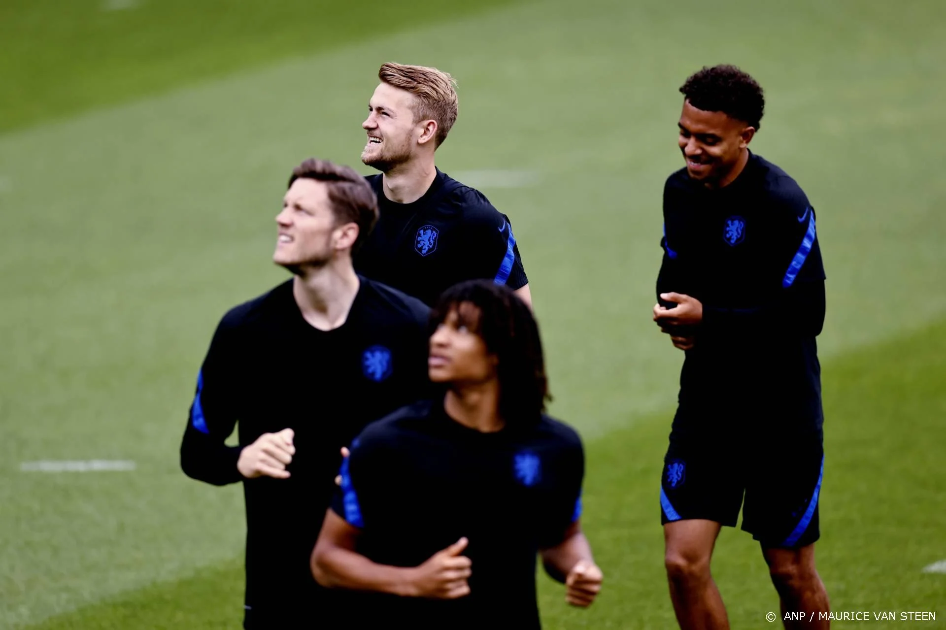 Oranje traint met volledige selectie voor Noord-Macedonië