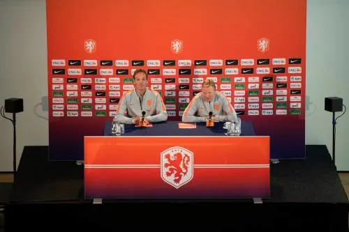 Oranje traint met 24 spelers in Zeist