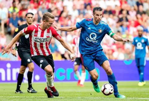 Van Persie op de bank bij Feyenoord