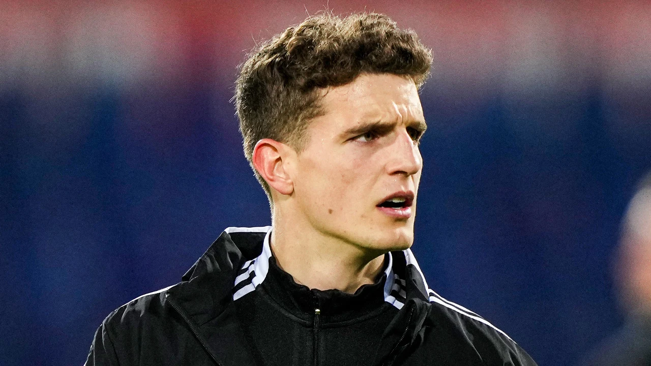 Til richt zich tot Feyenoorders: 'Het doet me oprecht pijn jullie nu al weer te gaan verlaten'