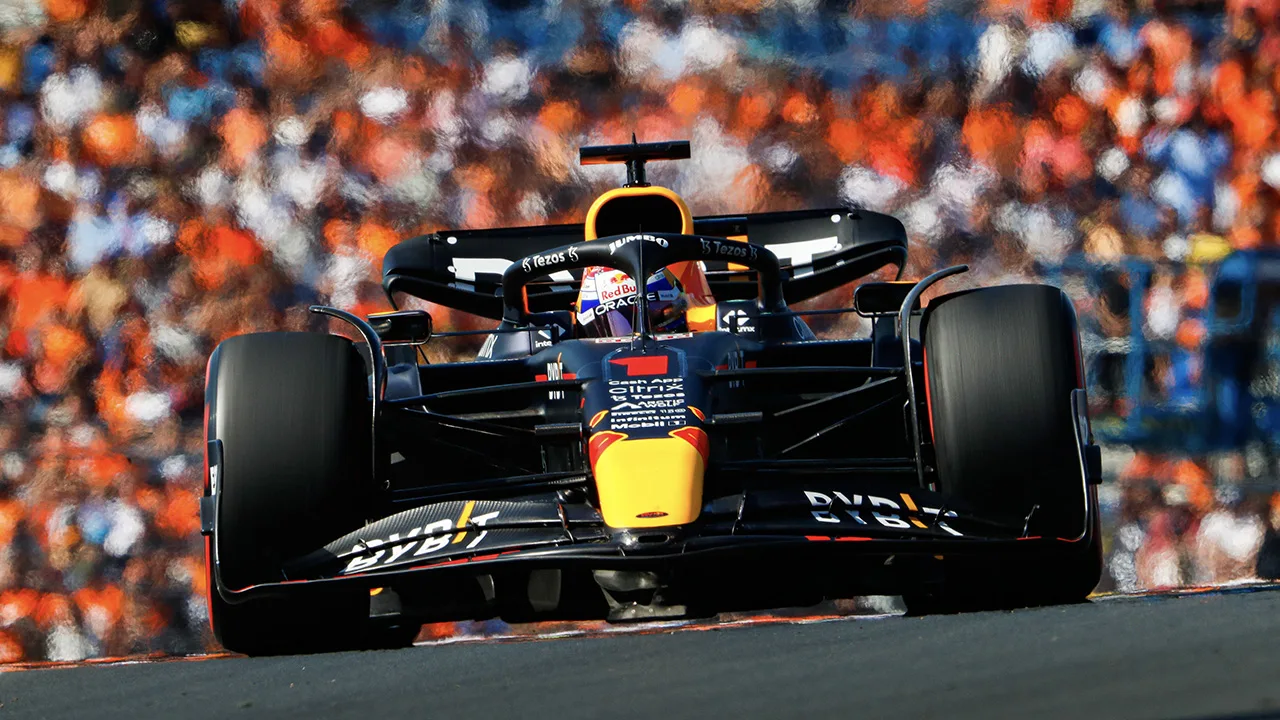 Verstappen brengt Oranje tribunes in extase met pole position in Zandvoort