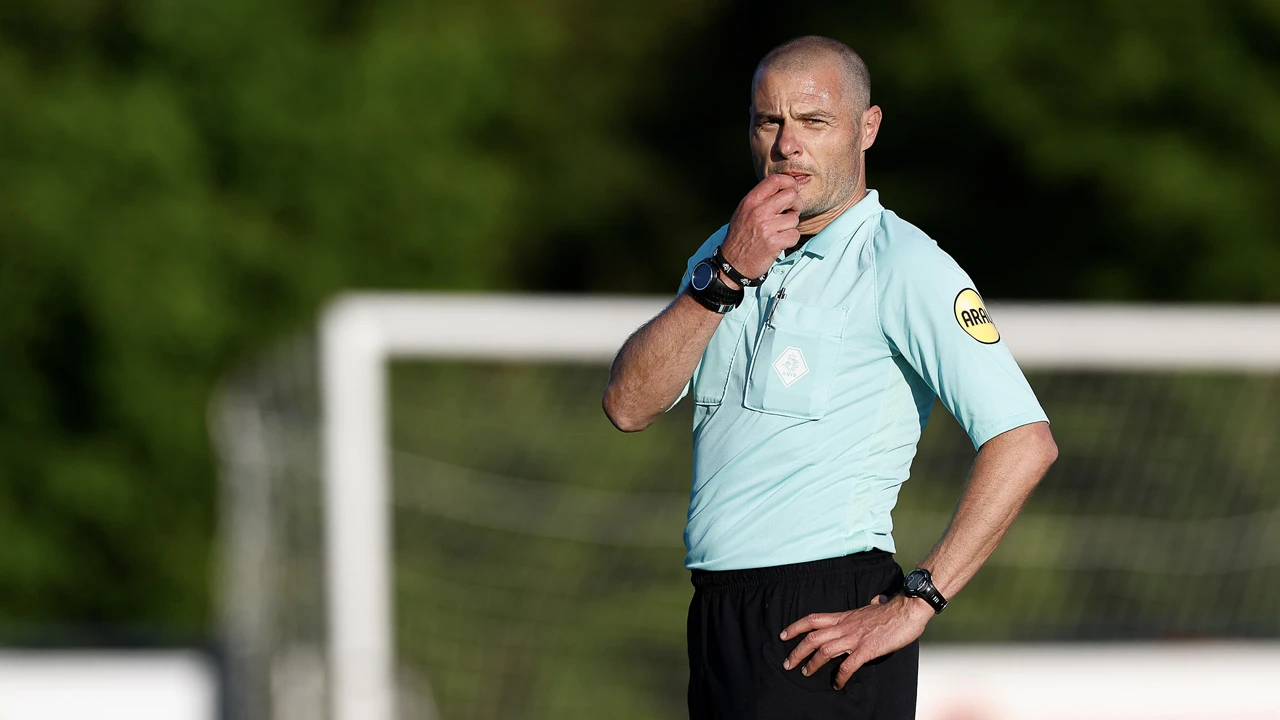 Koevermans geniet als KNVB-scheidsrechter: ‘Ik had hier veel eerder mee moeten beginnen!’