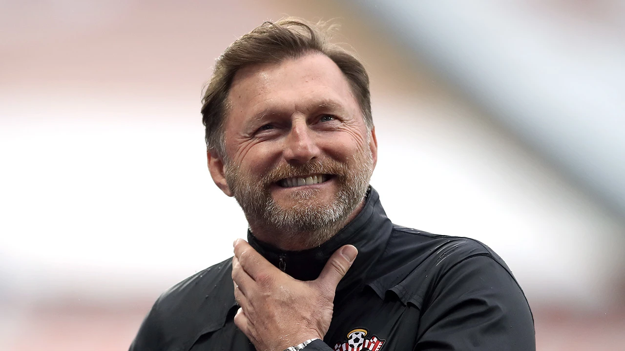 Huilende trainer Southampton kan stoppen na winst op Liverpool