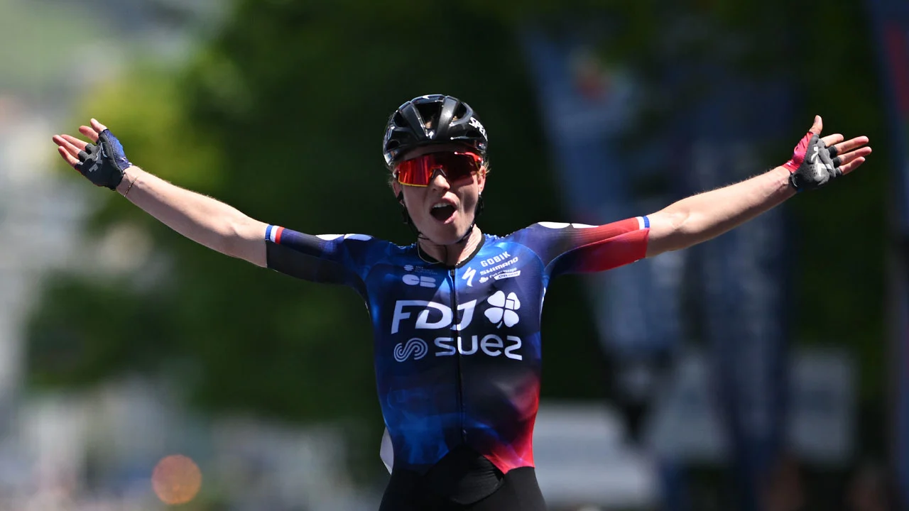 Demi Vollering wint voor derde keer Ronde van Baskenland