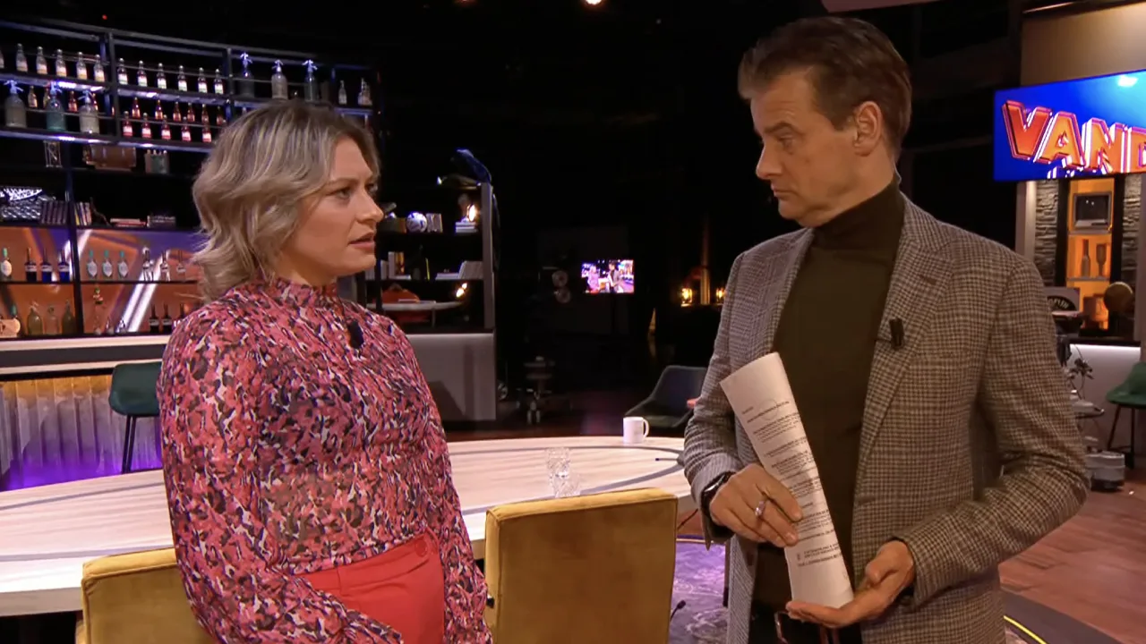Wilfred stomverbaasd na onthulling Roxane: 'Wow! Wat zeg je hier?!'